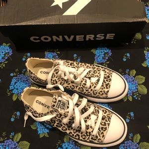🐆Brand new!Converse Leopard Print shoes size 1 🐆